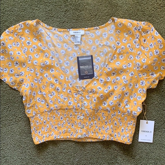 Forever 21 Tops - ☀️Yellow Floral Crop Top